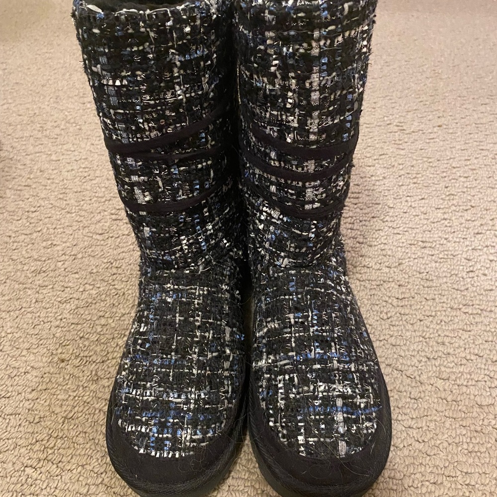 NWOT Black/Blue/White Winter Boots